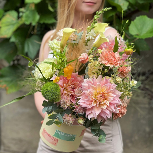 Коробка з квітами «Тілесне світло»