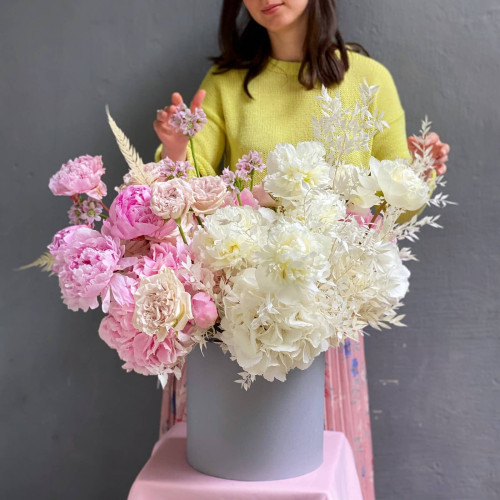 Коробка с пионами «Девичьи мечты»