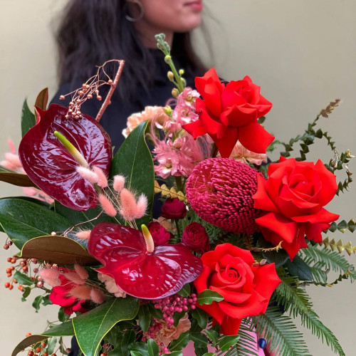 Коробка с цветами «Насыщенное чудо»