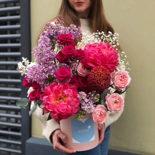 Коробка з квітами «Червень в долонях»