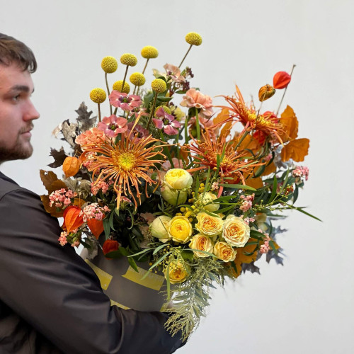 Коробка з квітами «Сонячне полум'я»