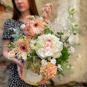 Flowers in a box «Peach Sorbet»