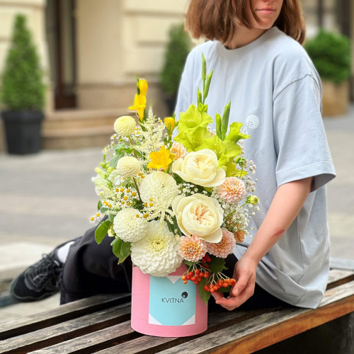 Квіти в коробці «Кремовий серпень»