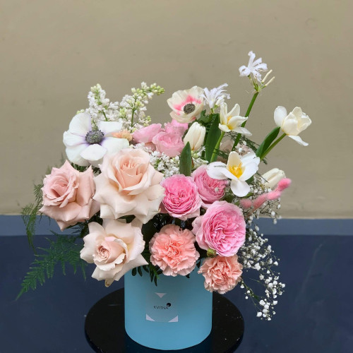 Box with flowers «Moment of Love»