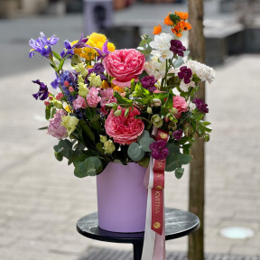 Барвиста композиція у коробці «Калейдоскоп емоцій»