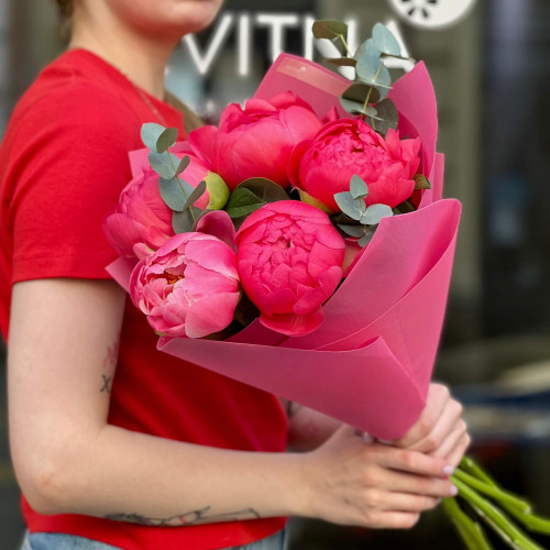 Bright bouquet of 5 peonies «Berry Sorbet»