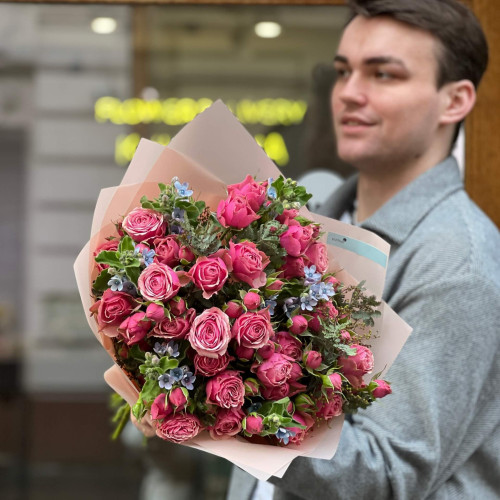 Милий букет із кущової піоновидної троянди «Яскрава Тетянка»