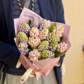 17 пастельних гіацинтів у букеті «Запашна прогулянка»