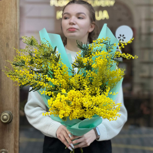 7 гілок ароматної пухнастої мімози у букеті «Італійське сонце»
