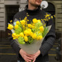 25 сонячних тюльпанів у букеті «Весняний лимонад»