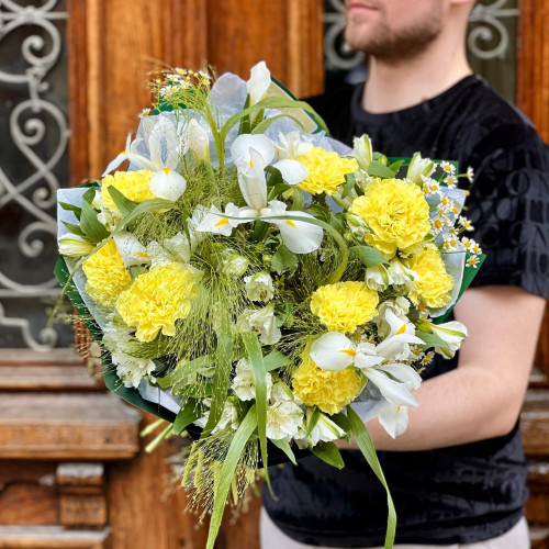 Світлий пухнастий букет «Смарагдове літо»