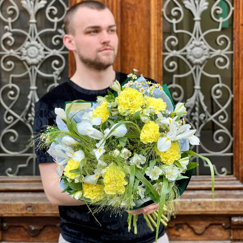 Світлий пухнастий букет «Смарагдове літо»