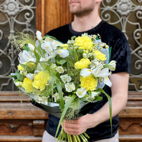 Світлий пухнастий букет «Смарагдове літо»