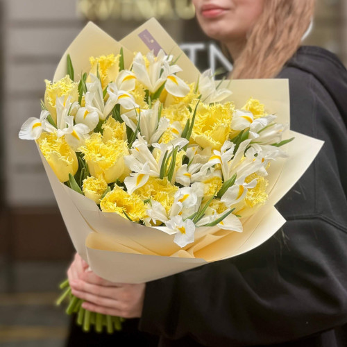 Сонячний букет з бахромчастими тюльпанами та ірисами «Весняний настрій»