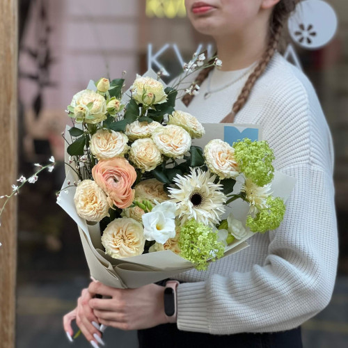 Delicate bouquet with a spring mood «Light Lace»