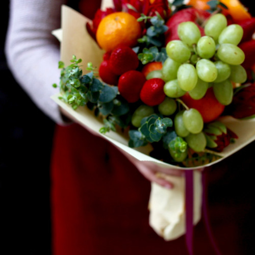 Букет Полунична весна