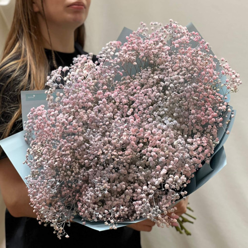 11 гілок гіпсофіли пастельних кольорів у букеті «Солоденькі хмарки»