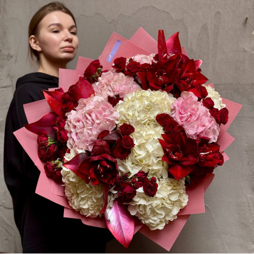 Huge luxurious bouquet with hydrangeas «Romantic Ocean»