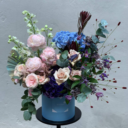 Цветы в коробке «Ночное море»