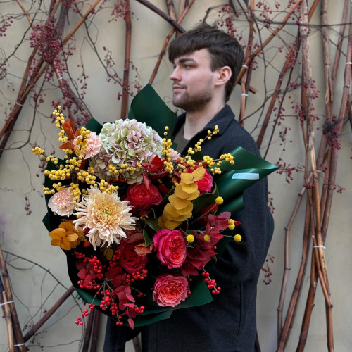 Розкішний букет з хризантемою Avignon «Яскравий сплеск»
