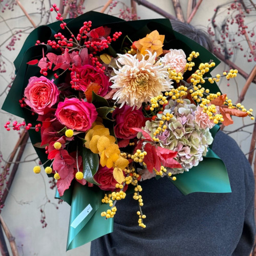 Розкішний букет з хризантемою Avignon «Яскравий сплеск»