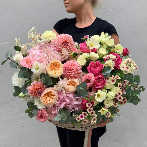 Квітковий кошик «Німфа в саду»