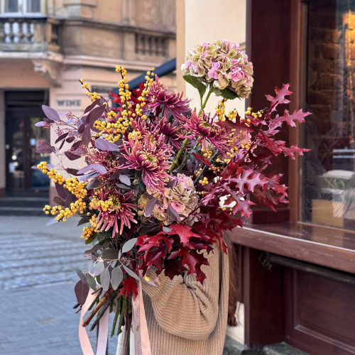 Фантастичний цікавий букет з хризантемою Safina «Багряний місяць»