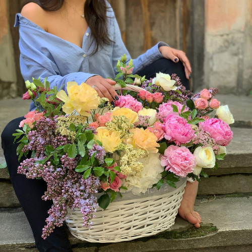Luxury flower basket «Sunny Italy»