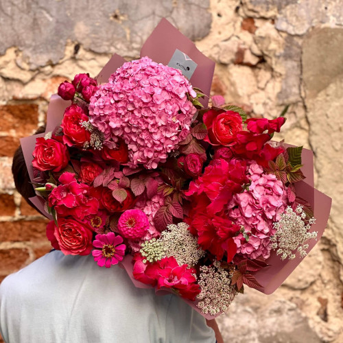 Неймовірний букет з насиченими відтінками «Вишневе шаленство»