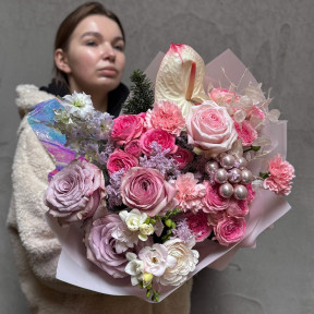 Романтичний букет з антуріумом «Солодкі мрії»