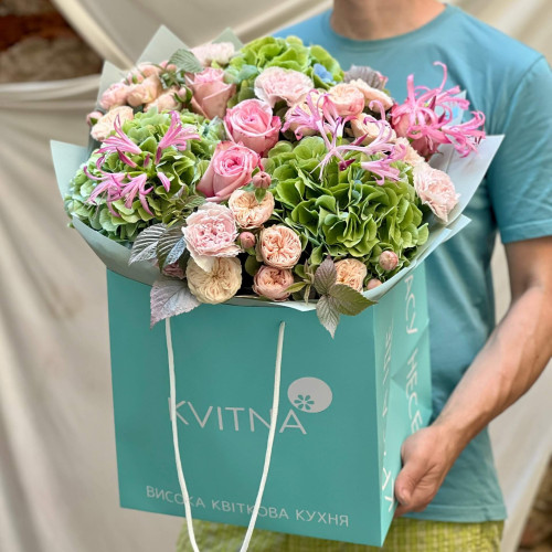 Вишуканий букет з гортензією та неріне «Романтичний сад»