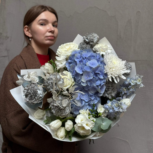 Великий букет з гортензією та тюльпанами «Морозний світанок»