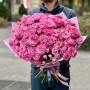 Розкішний малиновий букет з кущових та півонієподібних троянд «Подарунок любові»