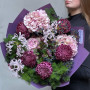 Фіолетовий букет з гортензіями на каркасі «Спів пурпурового колібрі»