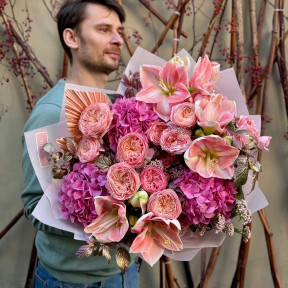 Розкішний букет з амарилісами «Золото Ацтеків»