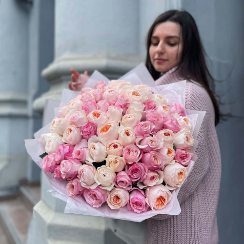 Букет из 69 пионовидных роз David Austin «Единственная, моя!»