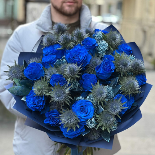 Розкішний букет із синіх троянд «Коштовні сапфіри»