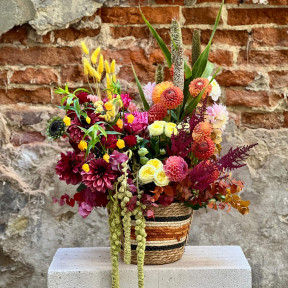 Розкішний кошик із сезонних квітів «Осіння феєрія»