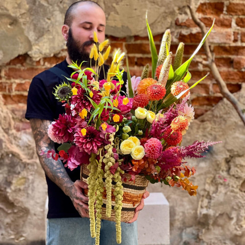 Роскошная корзина из сезонных цветов «Осенняя феерия»