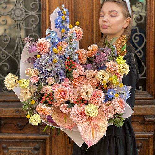 Живописный объемный букет «Разноцветная роскошь»