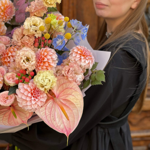 Живописный объемный букет «Разноцветная роскошь»