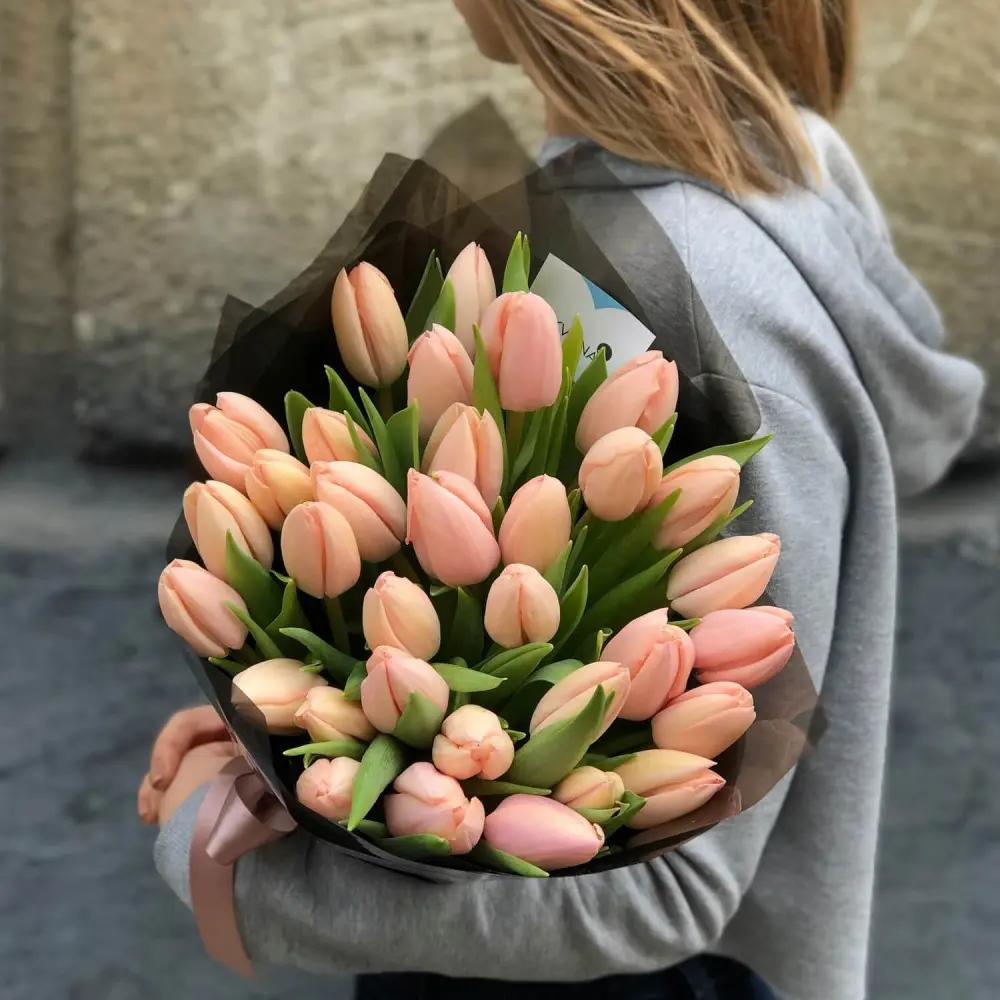 Premium Tulips «Thijs Boots» price 6 360 грн delivery to Lviv - Kvitna