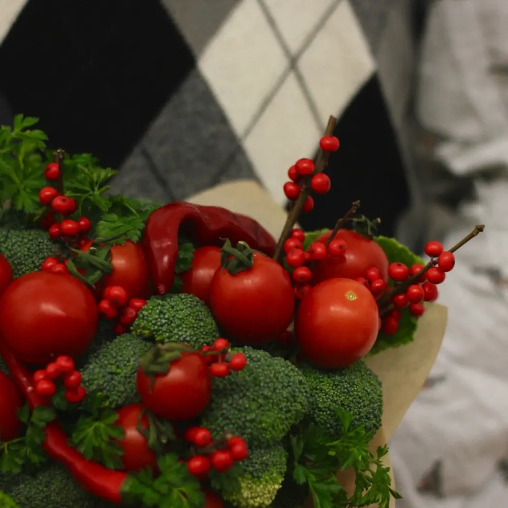 Bouquet from broccoli, cherry tomatoes and savoy cabbage price 650
