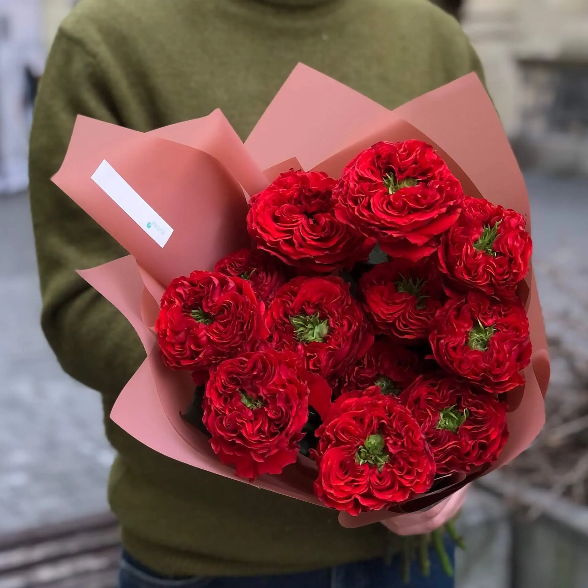 Bright bouquet of Red Eye peony roses «Passion in her eyes» price 3 360 ...