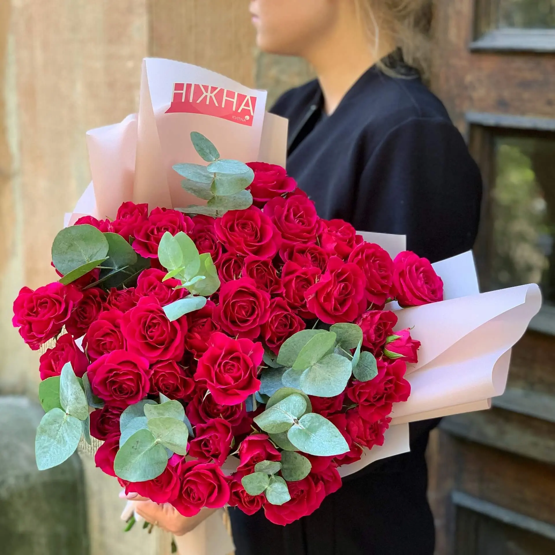 21 bush roses in a bouquet «Bright blush» price 7 560 грн delivery