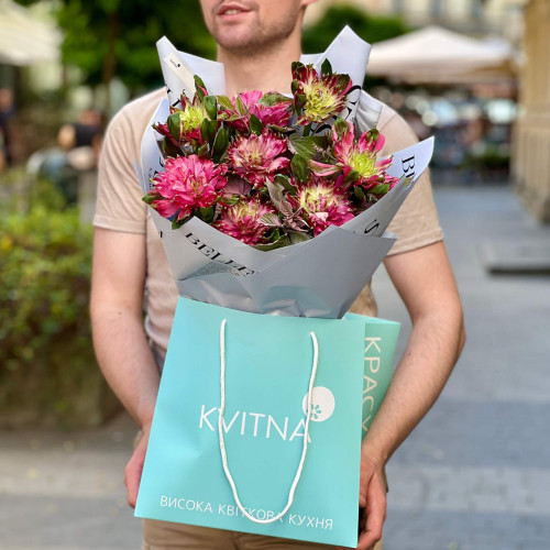 9 ексклюзивних альстромерій у букеті «Незвична квіточка»