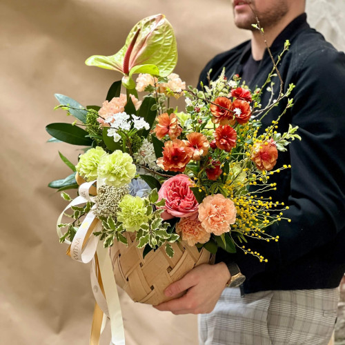 Розкішна весняна композиція з японськими ранункулюсами «Сади Кіото»