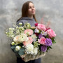 Кошик з квітами «Прогулянки в саду»