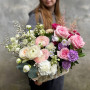 Кошик з квітами «Прогулянки в саду»