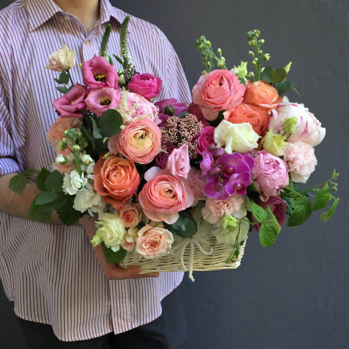 Basket of flowers "Magic Dream"